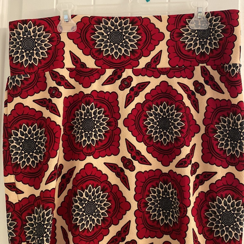 Lularoe pencil skirt, very soft and stretchy - Picture 2 of 3